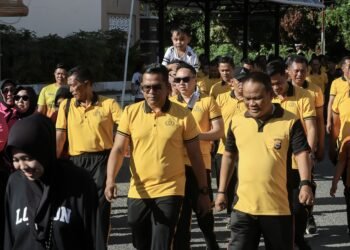 Semarak Hari Bhayangkara ke-80, Polres Barru Gelar Gerak Jalan Santai dan Olahraga Bersama