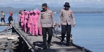 Sambut Hari Bhayangkara ke-80, Polres Barru Salurkan Sembako kepada 29 KK di Pulau Panikiang