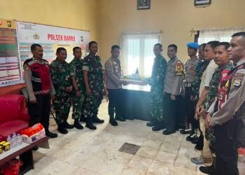 Sambangi Polsek Barru, Anggota Koramil Barru Beri Kejutan Nasi Tumpeng di HUT Bhayangkara