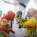 Bupati Andi Ina Kalungkan Wastra Khas Barru kepada Sri Suparni Bahlil