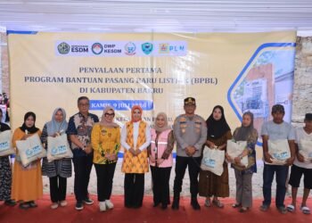 Polres Barru Amankan Penyerahan 86 Sambungan Listrik Gratis dan 30 PJUTS dari Kementerian ESDM