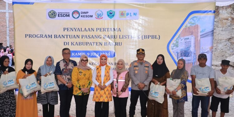 Polres Barru Amankan Penyerahan 86 Sambungan Listrik Gratis dan 30 PJUTS dari Kementerian ESDM