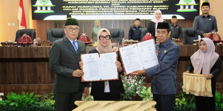 Ranperda Pertanggungjawaban APBD 2025 Disetujui, Bupati Barru Ingatkan OPD Kelola Anggaran dengan Hati-hati
