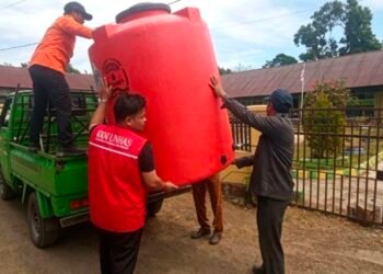 Kolaborasi PLTU Barru, BPBD, dan Pemdes Lawallu Salurkan Air Bersih bagi Warga Terdampak Kekeringan
