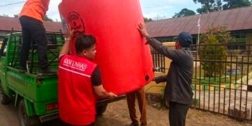Kolaborasi PLTU Barru, BPBD, dan Pemdes Lawallu Salurkan Air Bersih bagi Warga Terdampak Kekeringan