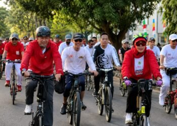 Bupati Barru Ikuti Sepeda Santai, Semarakkan HUT ke-81 Kemerdekaan RI