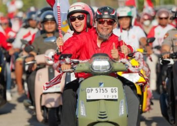 Konvoi Merah Putih Semarak, Bupati Barru Sapa Warga di Sepanjang Jalan