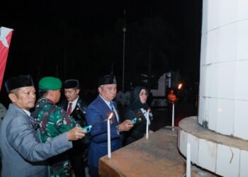 Bupati dan Wabup Barru Hadiri Apel Kehormatan dan Renungan Suci di TMP Sumpang Binangae
