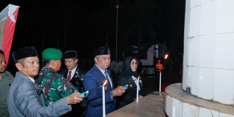 Bupati dan Wabup Barru Hadiri Apel Kehormatan dan Renungan Suci di TMP Sumpang Binangae