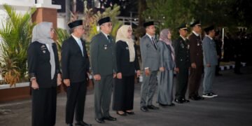 Semarak HUT ke-81 RI, Bupati dan Wabup Barru Ikuti Taptu dan Pawai Obor
