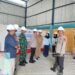 Kadis PTPHBUN Barru Bersama Tim Cek Kualitas dan Kuantitas Beras Bantuan Pangan di Gudang Bulog Madello