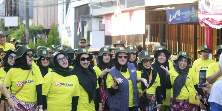 Bupati Barru Andi Ina Hadiri Fun Walk AnniverSMANsary ke-76 SMAN 1 Makassar