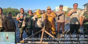 Percepat Gerakan Tanam Pertanian Modern, Kadis PTPHBUN Barru Bersama Penyuluh Dorong Petani Hadapi Perubahan Iklim