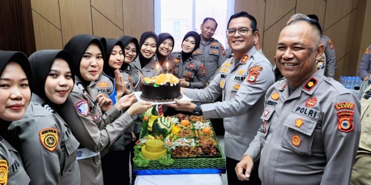 Kapolres Barru Pimpin Puncak HUT ke-78 Polwan, Apresiasi Dedikasi dan Loyalitas Personel