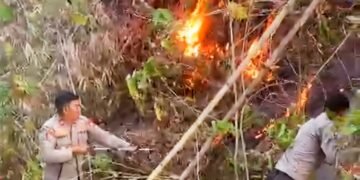 Kebakaran Lahan di Jalan Poros Pekkae-Soppeng, Polsek Tanete Riaja Imbau Pengguna Jalan Waspada