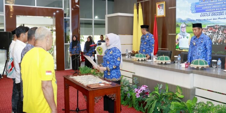 Bupati Barru Kukuhkan Empat Asosiasi Peternakan, Dorong Sektor Peternakan Makin Kuat dan Mandiri