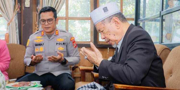 Kapolres Barru AKBP Ananda Fauzi Harahap Silaturahmi dan Berpamitan dengan Pimpinan Ponpes DDI Mangkoso
