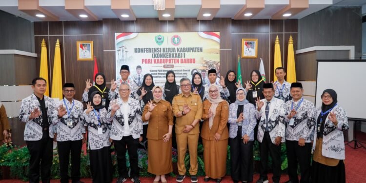 Bupati Andi Ina Buka Konkerkab I PGRI Barru, Tegaskan Pentingnya Peran Guru dalam Pendidikan