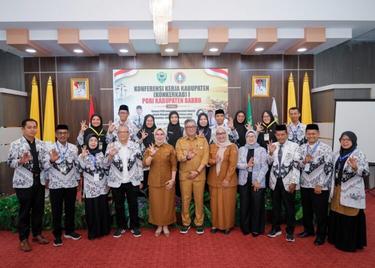 Bupati Andi Ina Buka Konkerkab I PGRI Barru, Tegaskan Pentingnya Peran Guru dalam Pendidikan
