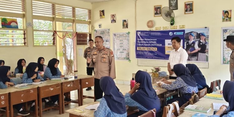 Polres Barru Sosialisasikan Penerimaan Murid Baru SMA Taruna Kemala Bhayangkara di SMPN 1 Barru