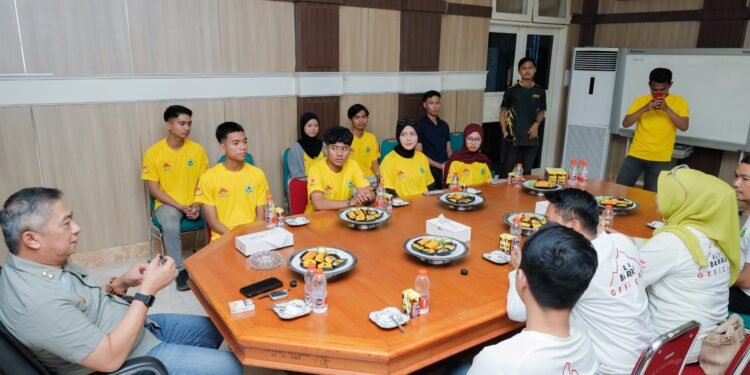 Wabup Abustan Lepas Kontingen ALTI Barru Ikuti Eksebisi Porprov Sulsel di Maros