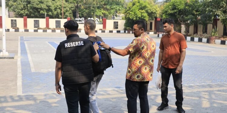 Berkas Lengkap, Polres Barru Limpahkan Tersangka Pencurian ke Kejaksaan
