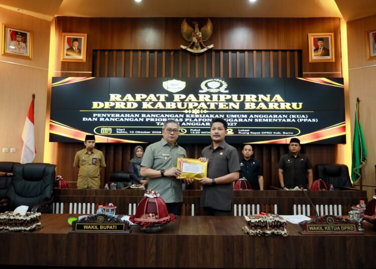 Wabup Barru Serahkan Rancangan KUA-PPAS 2027, Pertumbuhan Ekonomi Ditargetkan 6,31 Persen