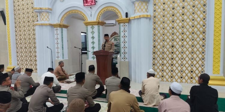 Safari Subuh di Masjid Masdarul Birri, Kapolres Barru Ajak Masyarakat Jaga Kamtibmas