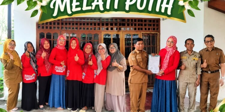 Inisiasi Pembentukan Kelompok Wanita Tani : Mengoptimalkan Peran Wanita Tani dalam Mewujudkan Ketahanan Pangan Keluarga
