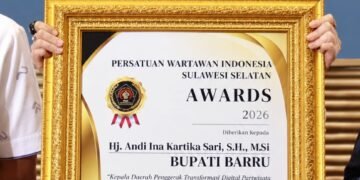Bupati Barru Raih PWI Sulsel Awards 2026, Terima Penghargaan Kepala Daerah Penggerak Transformasi Digital Pariwisata dan Pertanian