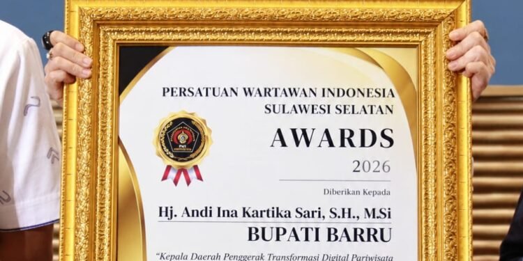 Bupati Barru Raih PWI Sulsel Awards 2026, Terima Penghargaan Kepala Daerah Penggerak Transformasi Digital Pariwisata dan Pertanian