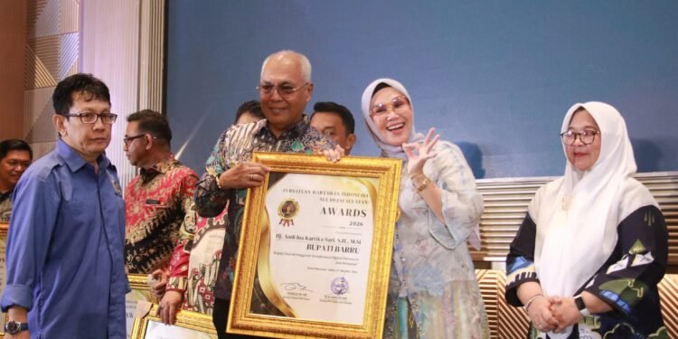 Terima PWI Awards 2026, Bupati Barru Diapresiasi atas Transformasi Digital, Pariwisata, dan Pertanian