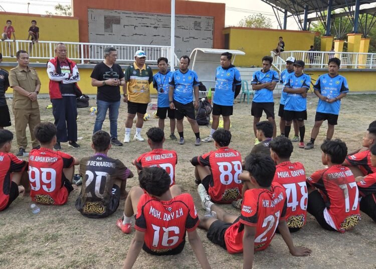 Wakil Ketua III dan Sekum KONI Barru Pantau TC Sepak Bola Putra Barru, Ketua ASKAB PSSI Saksikan Langsung