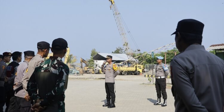 Aksi Unjuk Rasa Terkait PHK 26 Pekerja PT LPN Shipyard, Kapolres Barru Turun Langsung Pimpin Pengamanan